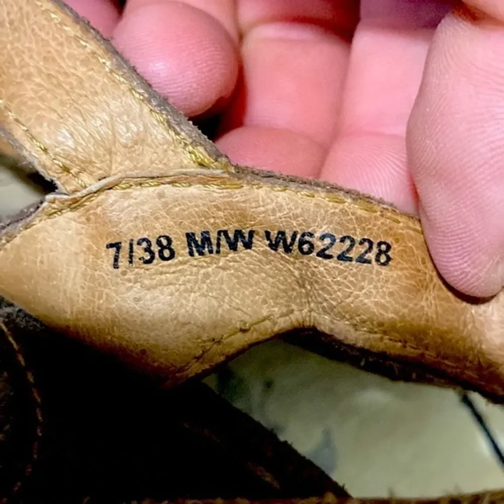 Born sandals